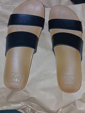 REEF Two-Strap Cushiin Vista Sandals in Black and Tan Size 10